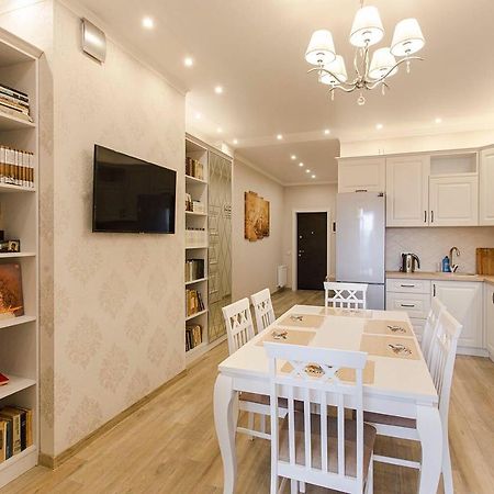 2-Roomed Apartment With Living Room Odesa Exterior foto