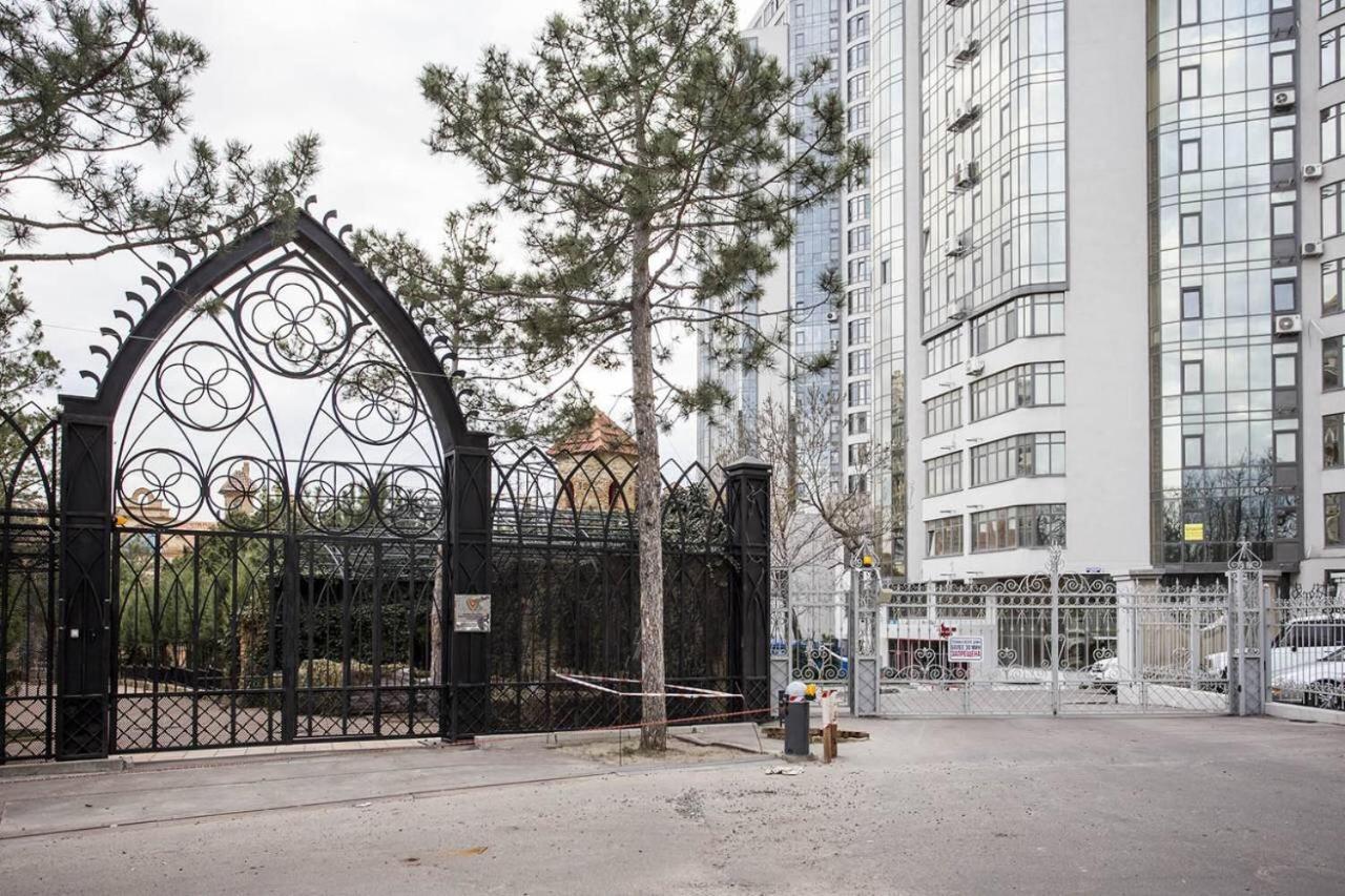 2-Roomed Apartment With Living Room Odesa Exterior foto